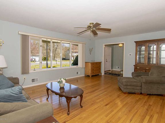 4th image of 983 Continental Ave