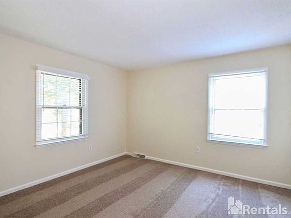 5th image of 401 Hickok Ct