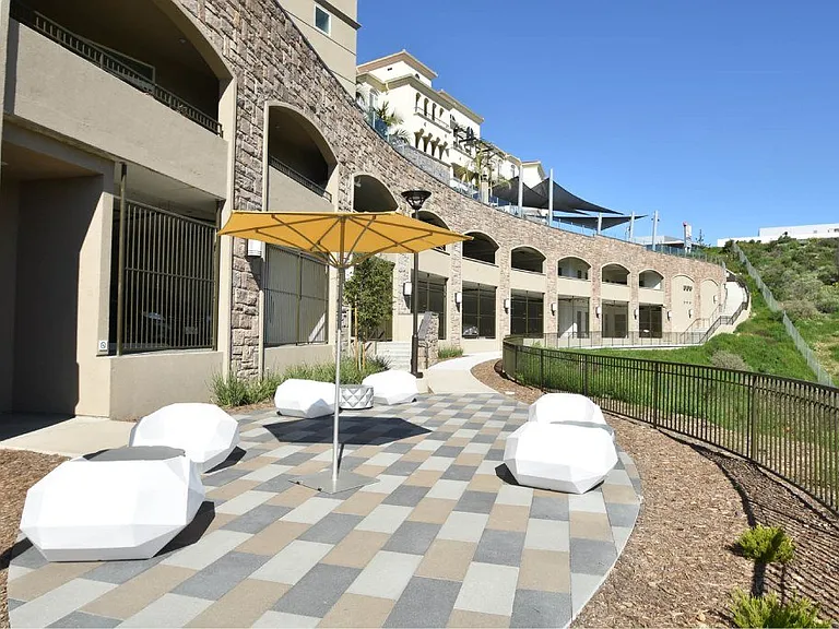 360 Luxury Apartments — Photo 12