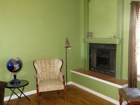 4th image of 990 Jasmine Dr