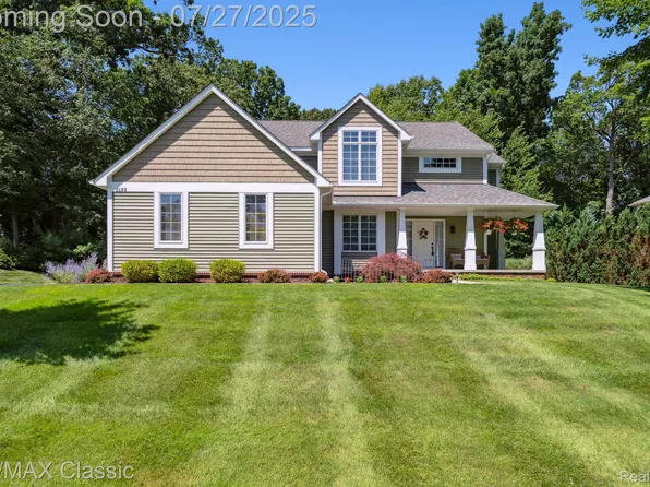 5133 Canyon Oaks Dr, Brighton, MI 48114