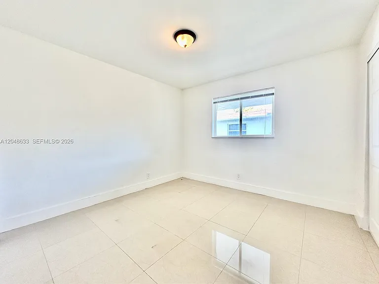 1540 SW 5th Pl #4 — Photo 32