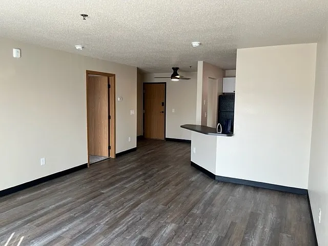 Bennington Hill Apartments — Photo 25