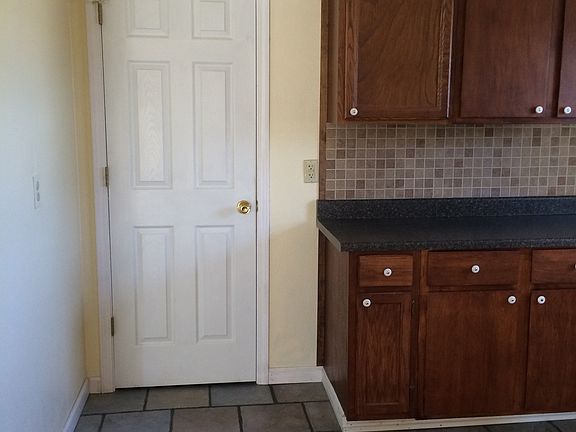 5th image of 10 Richardson Dr