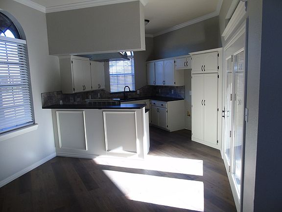 5th image of 3011 NE Stratford Cir