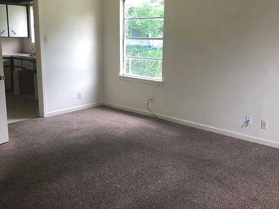 4th image of 114 E Fowler Ave