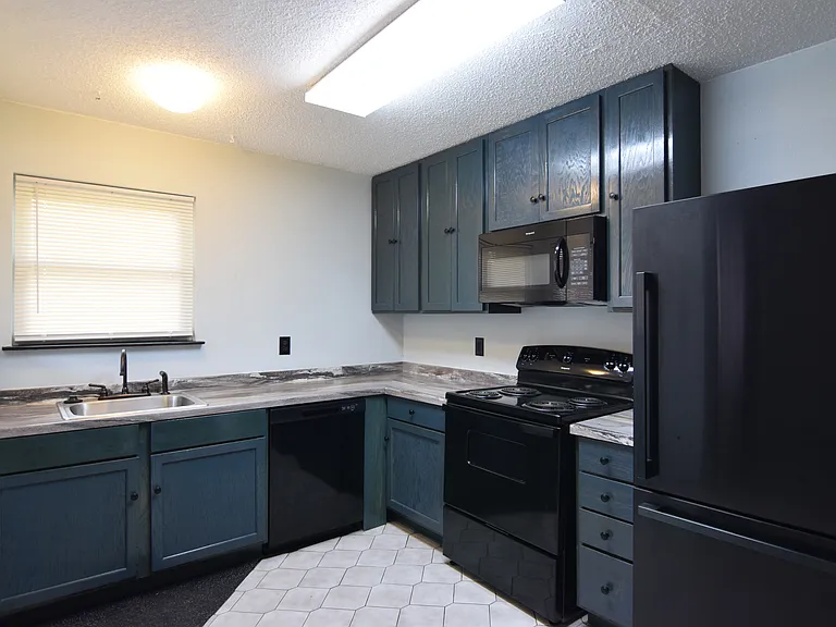 2518 Skyline Dr — Photo 4