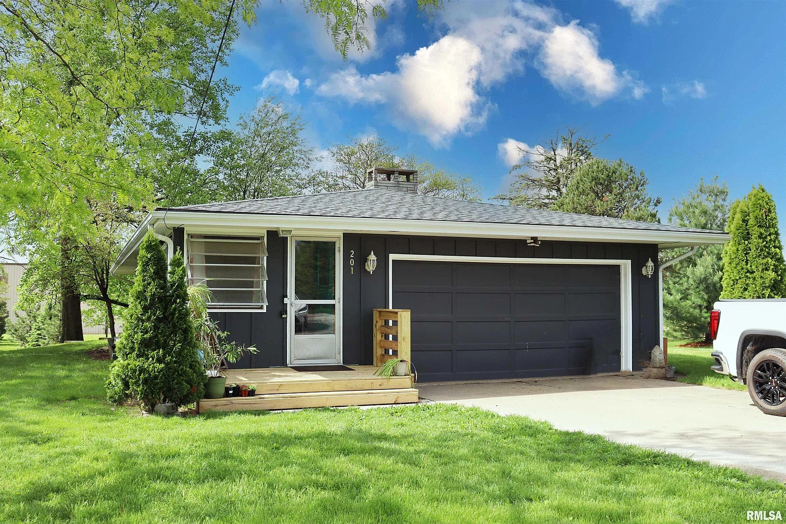 201 Willa Ln photo 1