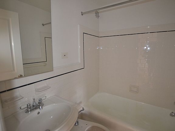 5th image of 95 Christopher St APT 9H