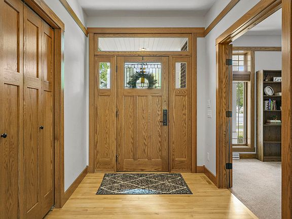 4th image of 5960 Oak Hollow Dr