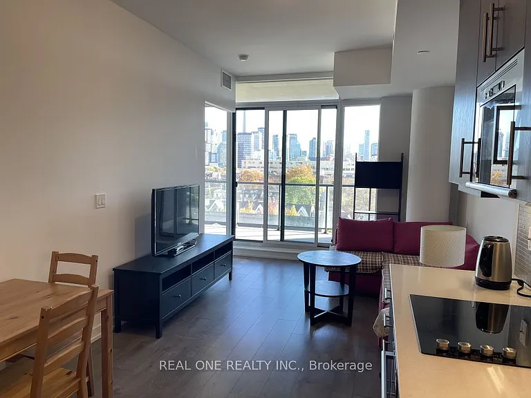 297 College St #710 — Photo 11