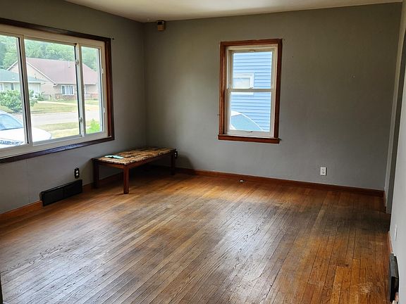 3rd image of 1420 Barton Blvd