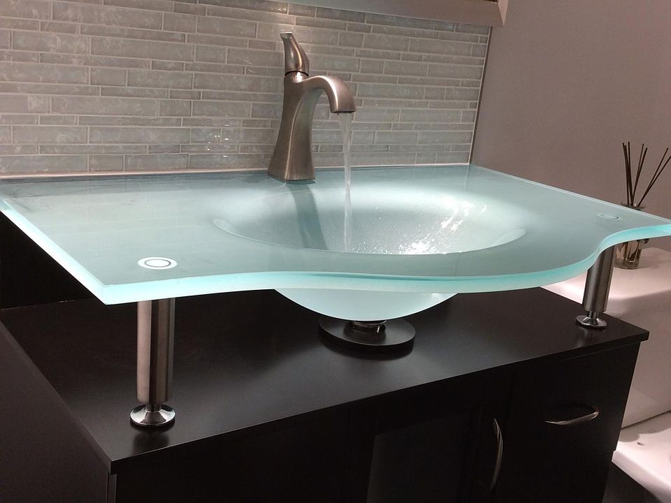 3rd Floor Unit Contemporary Vanity w/Glass Backsplash and Ti