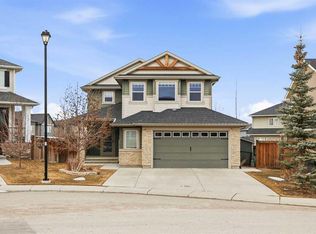 113 S Kinniburgh Way, Chestermere, AB T1X 0R8