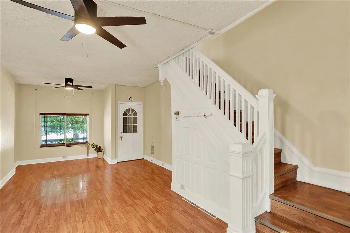 4 bed, 2276 sqft, $1,800 — Photo 4