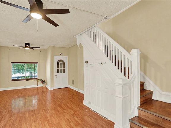 4th image of 234 W Douglass St