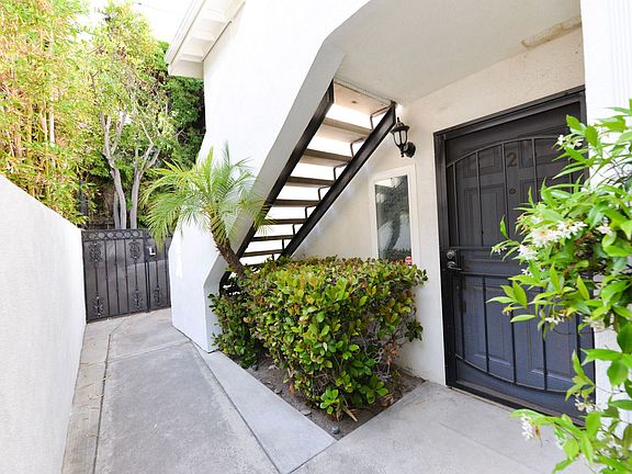 2nd image of 242 W Mariposa APT 2
