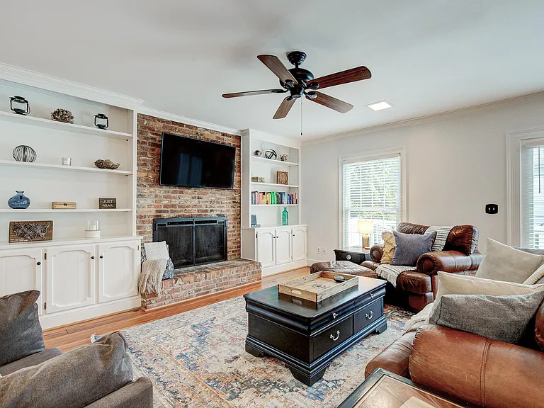 626 Myers Ln — Photo 4