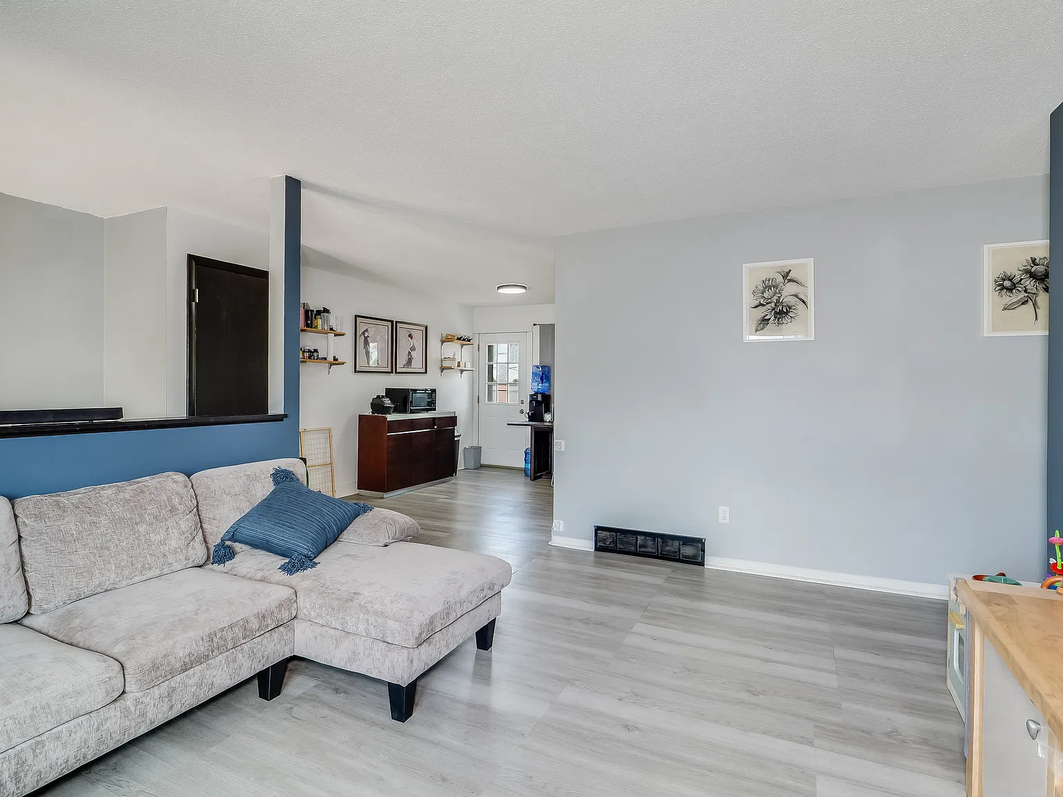 5 bed, 2016 sqft, $2,650 — Photo 4