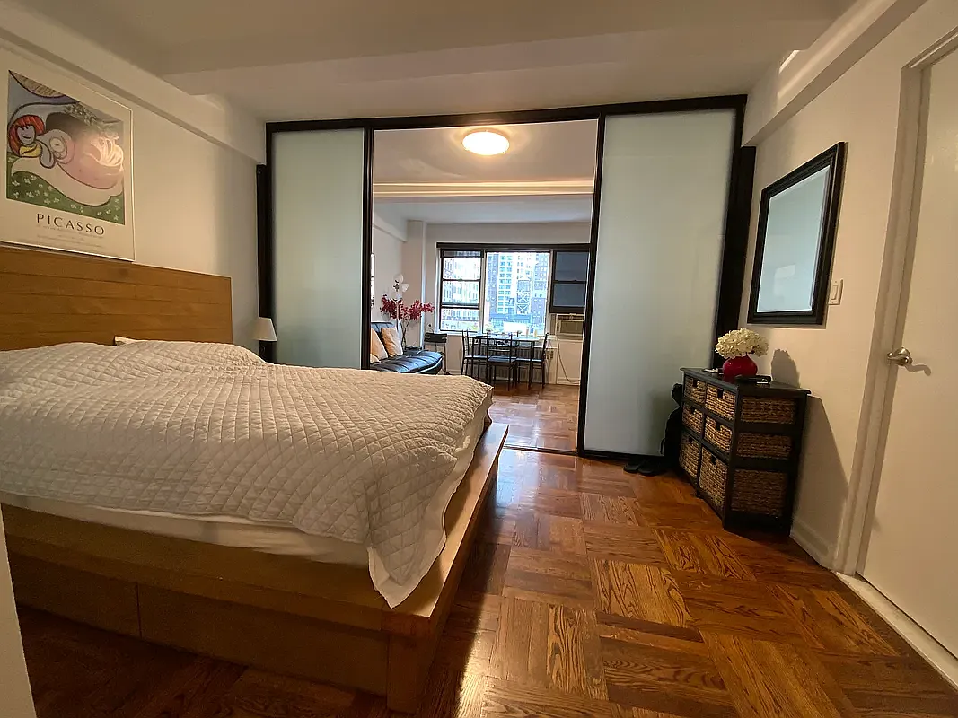 30 East 37th Street — Photo 1
