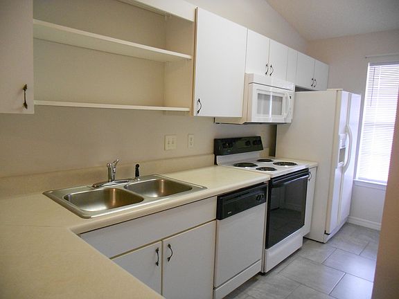 3rd image of 2228 Trailwood Dr