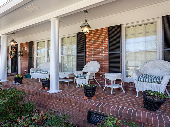 3rd image of 2300 Hathaway Heights Rd