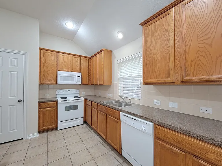 6806 Haley Ct — Photo 20