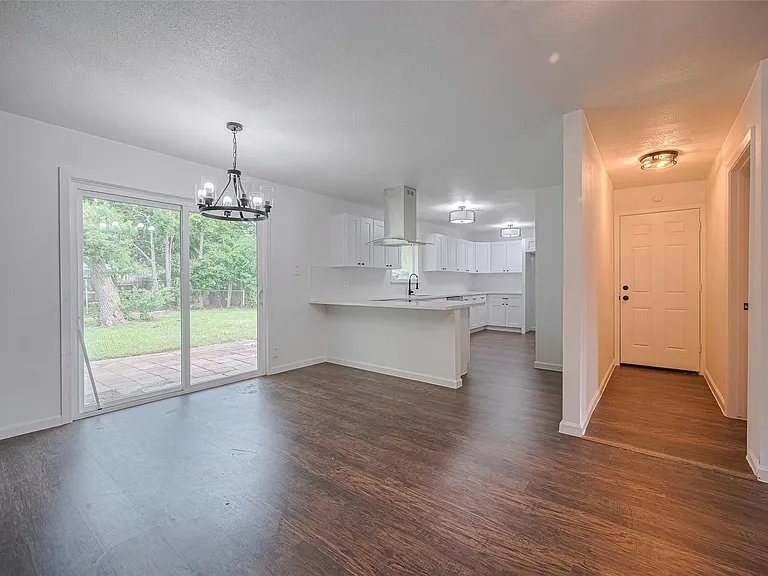 2112 Walnut Ln — Photo 12