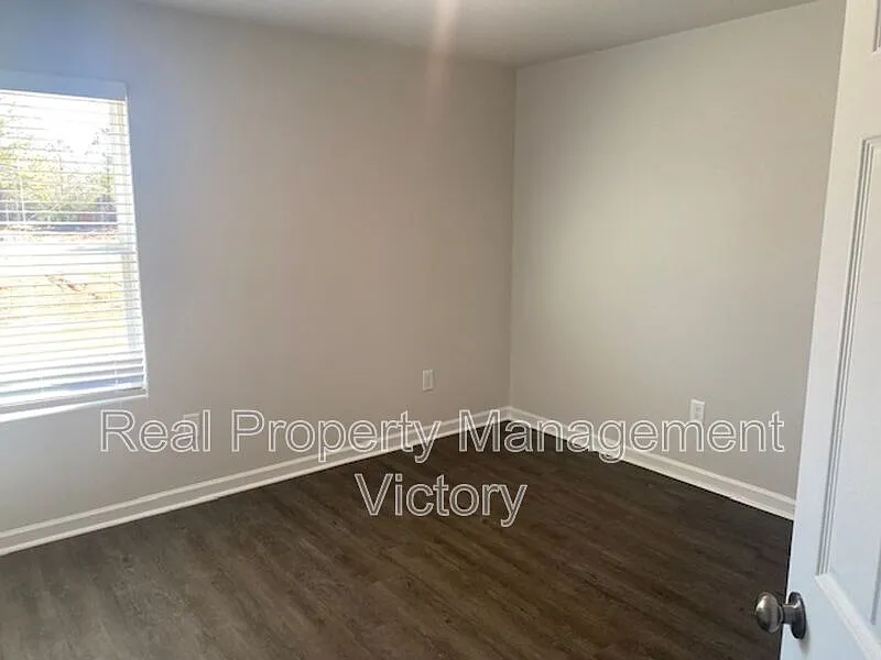 Building Photo - 104 Marina Dr