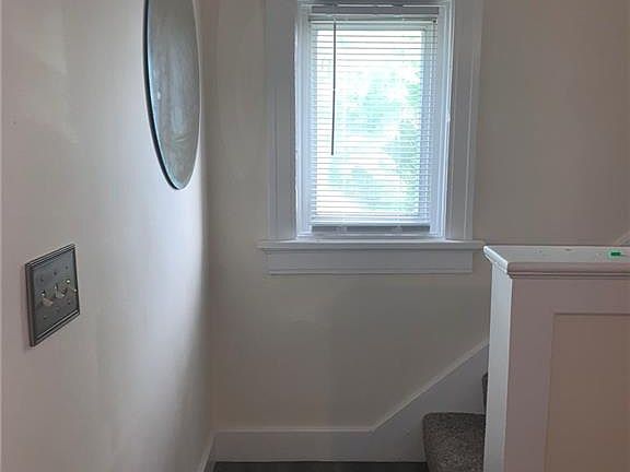 5th image of 811 Dow St