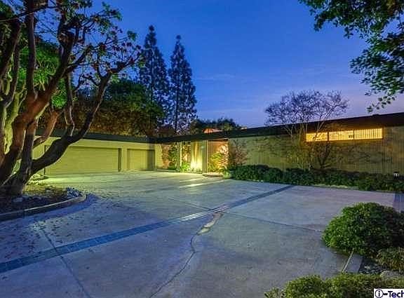 3rd image of 909 Holly Vista Dr