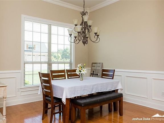 5th image of 455 W Monterey Pl