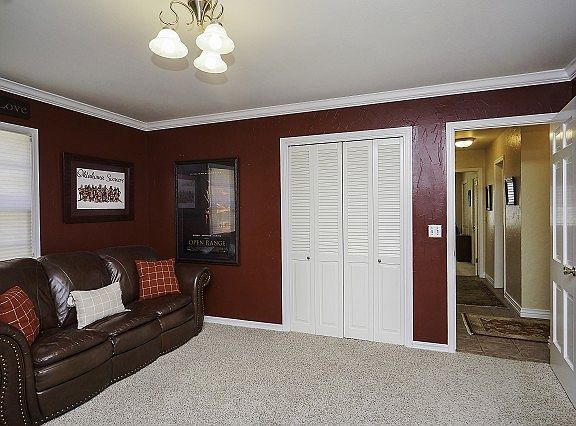 Bedroom/Study with Large Closet