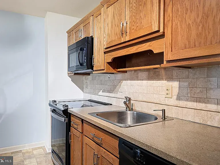 2 bed, 1070 sqft, $1,800 — Photo 4