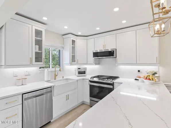 386 Middlewood Road, Middletown, NJ 07748