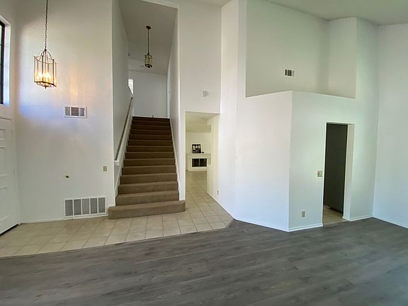 5th image of 1333 Crestmont Dr