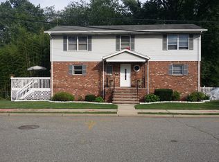 30 Lakeview Ave, Rochelle Park, NJ 07662