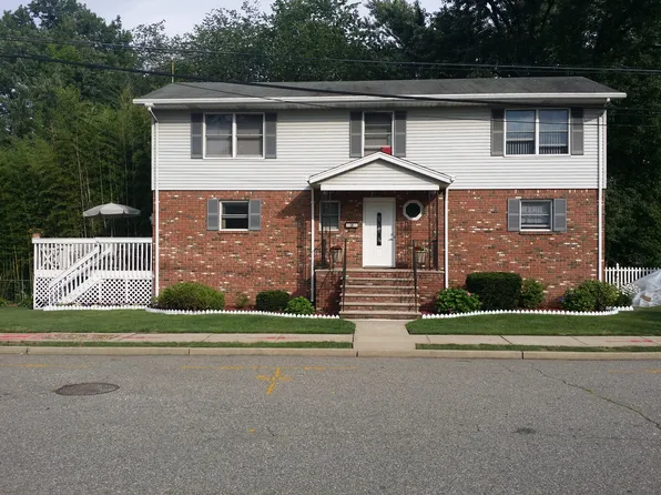 30 Lakeview Ave, Rochelle Park, NJ 07662