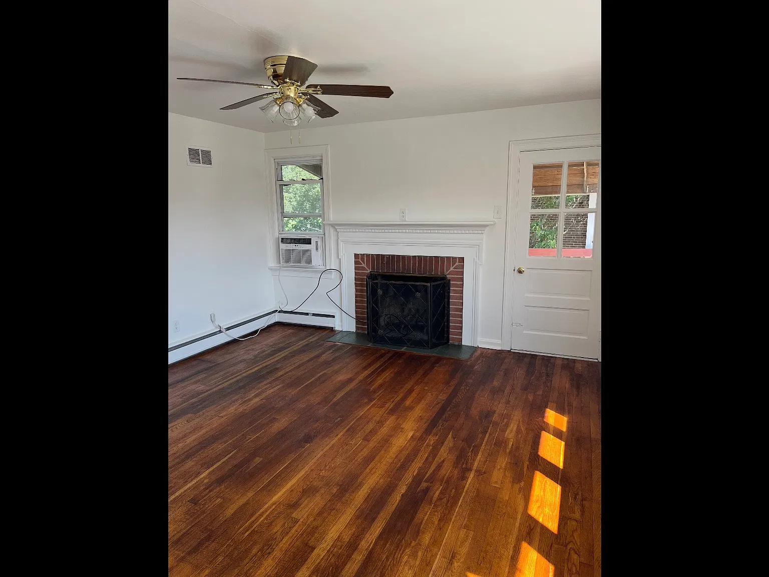 1 bed, 950 sqft, $1,550 — Photo 3