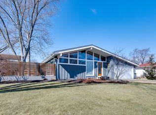 1520 Blackhawk Dr, Schaumburg, IL 60193