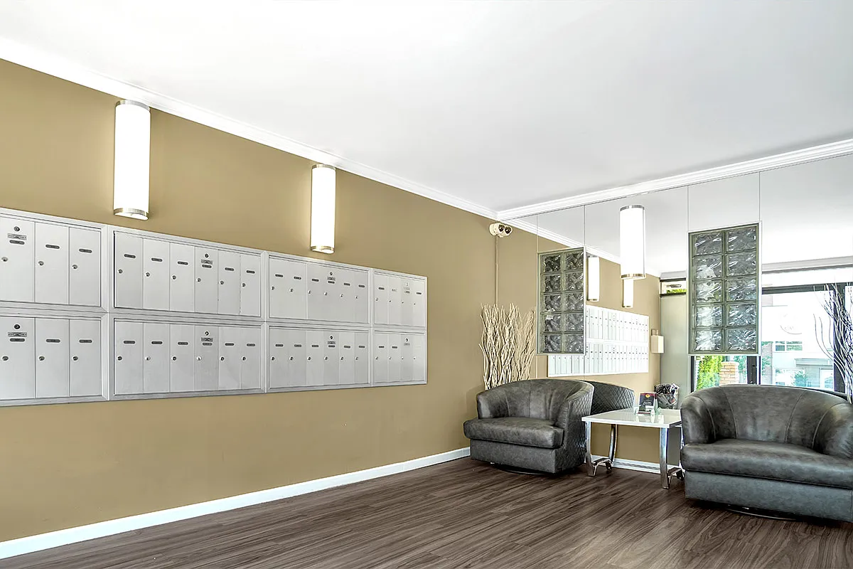 Royal Ridge Apartments — Photo 4