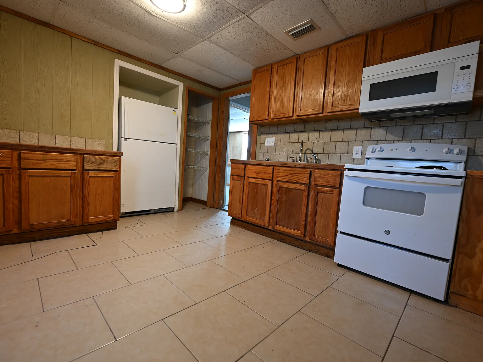 604 Helvenston St — Photo 3