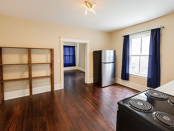 4th image of 3849-3851 Potomac St #1F