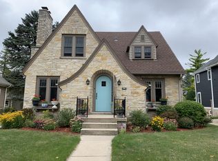 W66N524 Madison Ave, Cedarburg, WI 53012