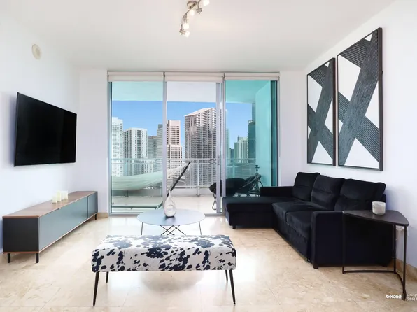 90 SW 3rd St, Miami, FL
