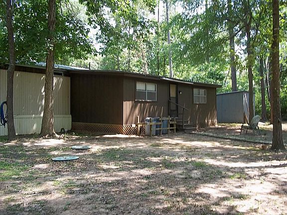 3rd image of 8 Dogwood Dr