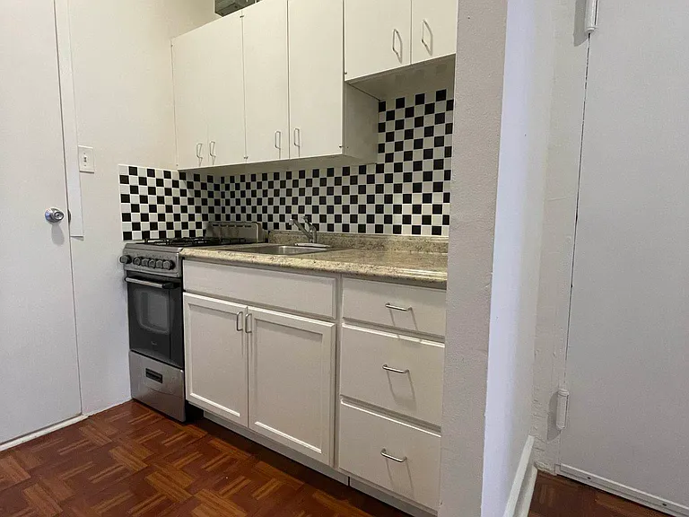 219 E 85th St #4RE — Photo 6