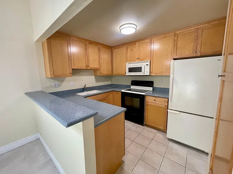 5470 Baltimore Dr #11 — Photo 5