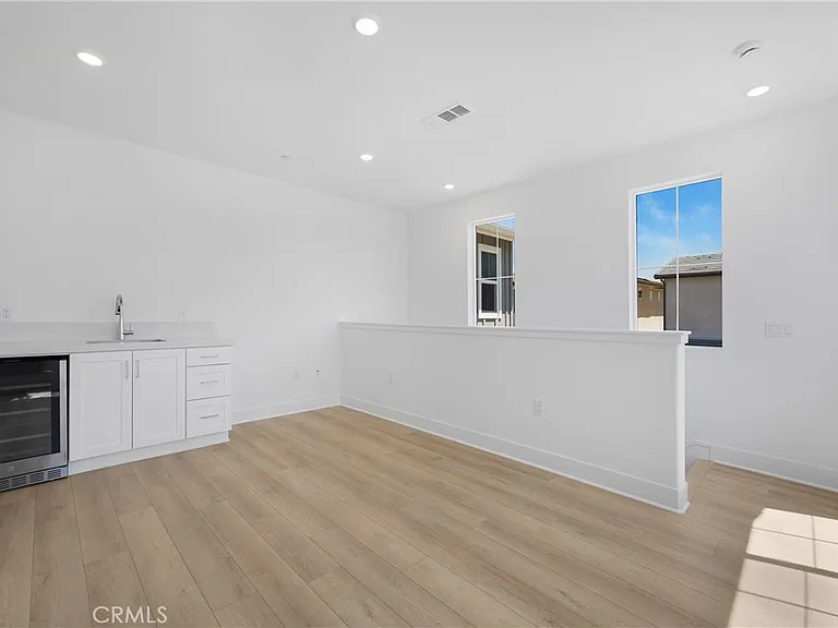 141 Dolores — Photo 23