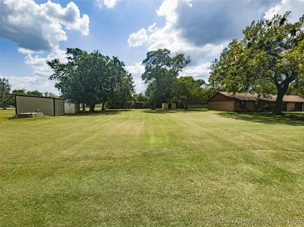 109 W Jones St, Calera, OK 74730
